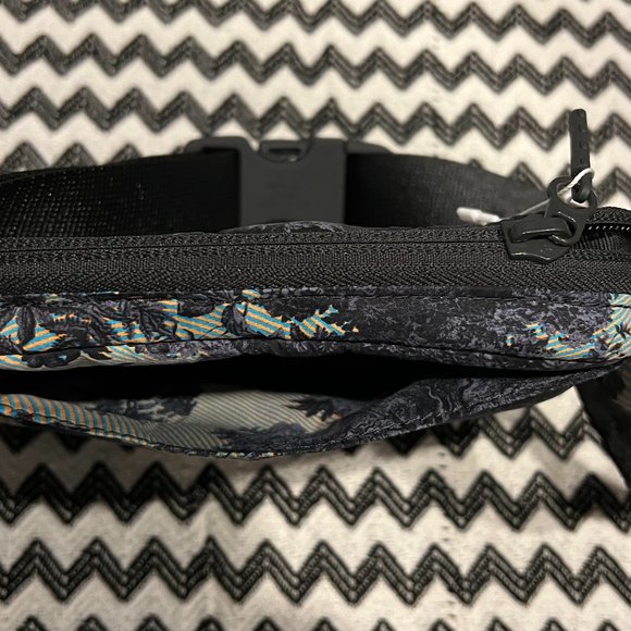 NWT Psychedelic Mini Belt Bag lululemon EBB - Picture 9 of 13